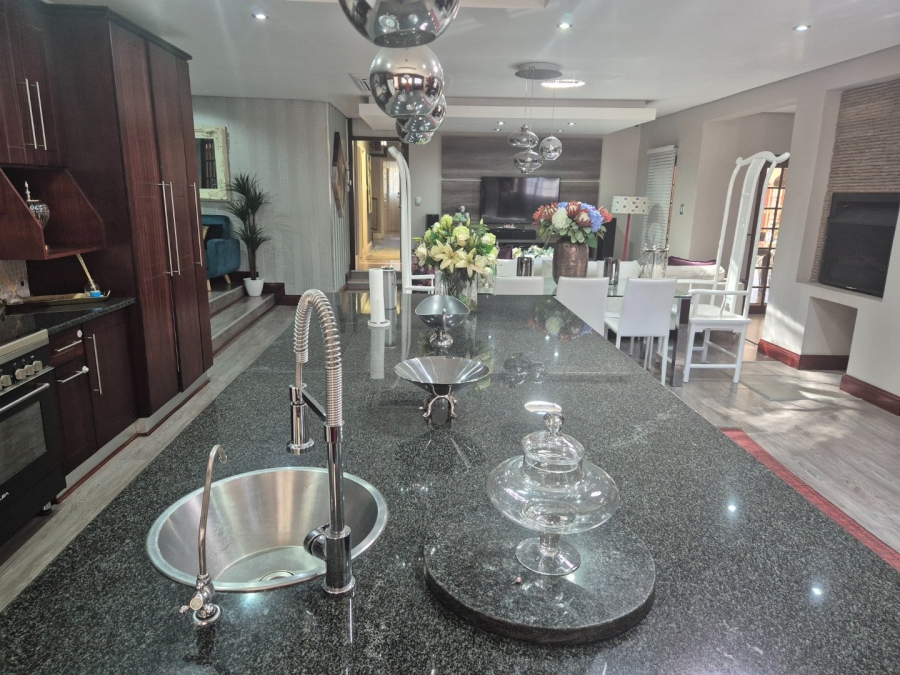 5 Bedroom Property for Sale in Heuwelsig Free State